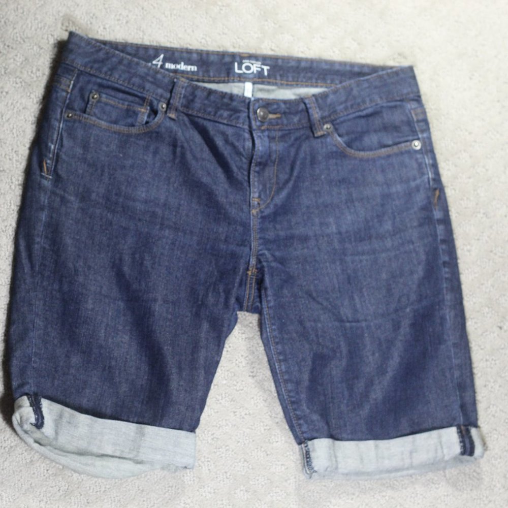 Ann Taylor Loft Size 4 Modern Cuffed Denim Shorts (Like New)